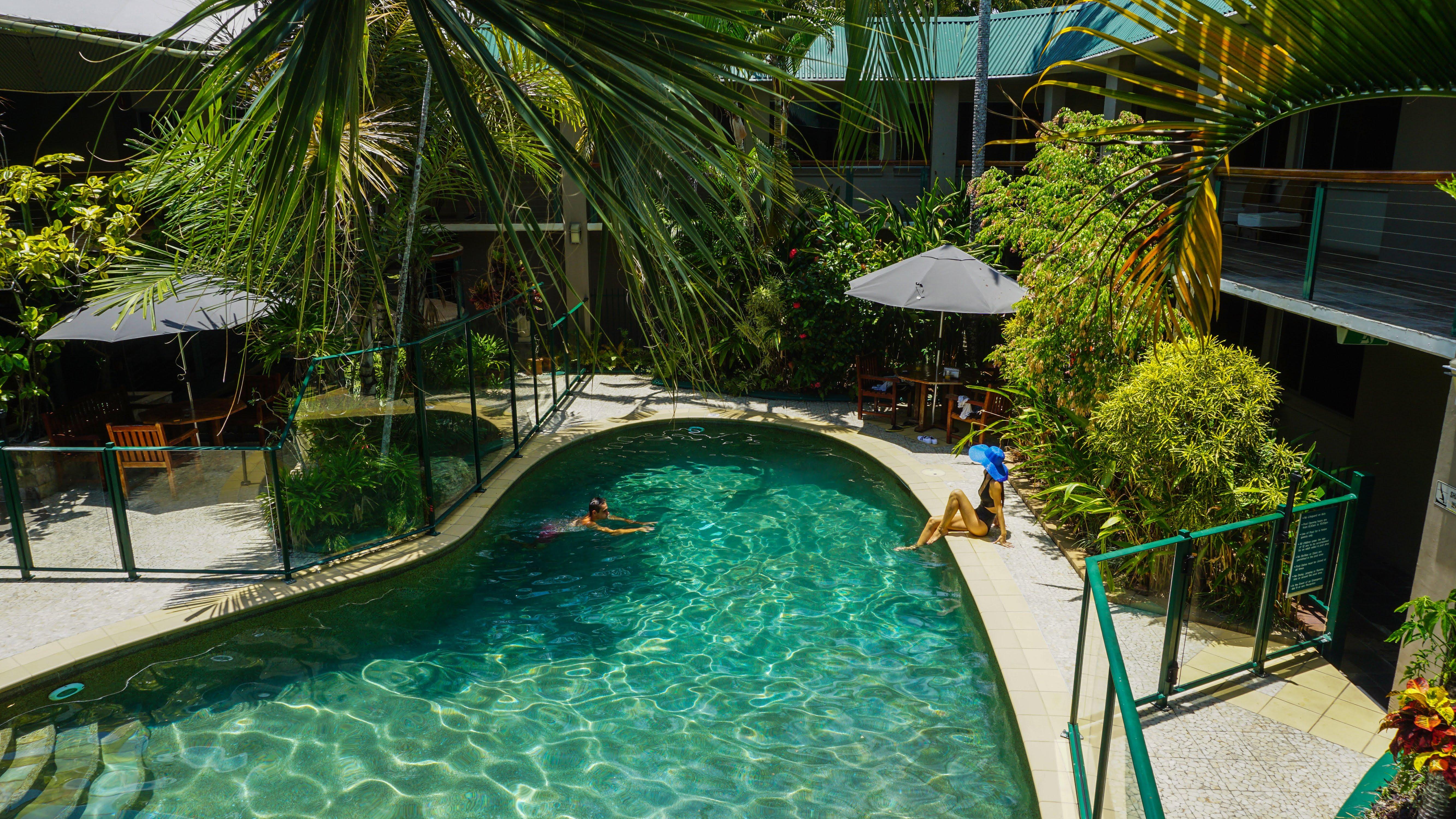 Bay Village Tropical Retreat & Apartments Кэрнс Экстерьер фото